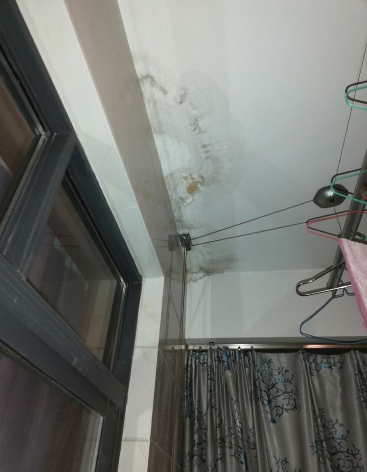 阳台灯漏水发霉了,楼上拒绝配合检查,咋办呢