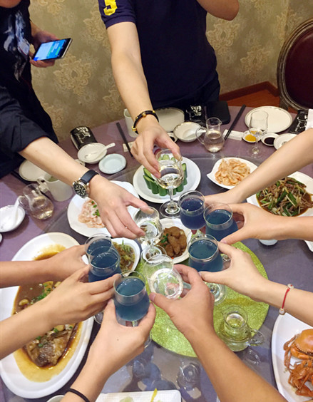 130】这时候还应该举行婚宴或其他多人聚餐吗?