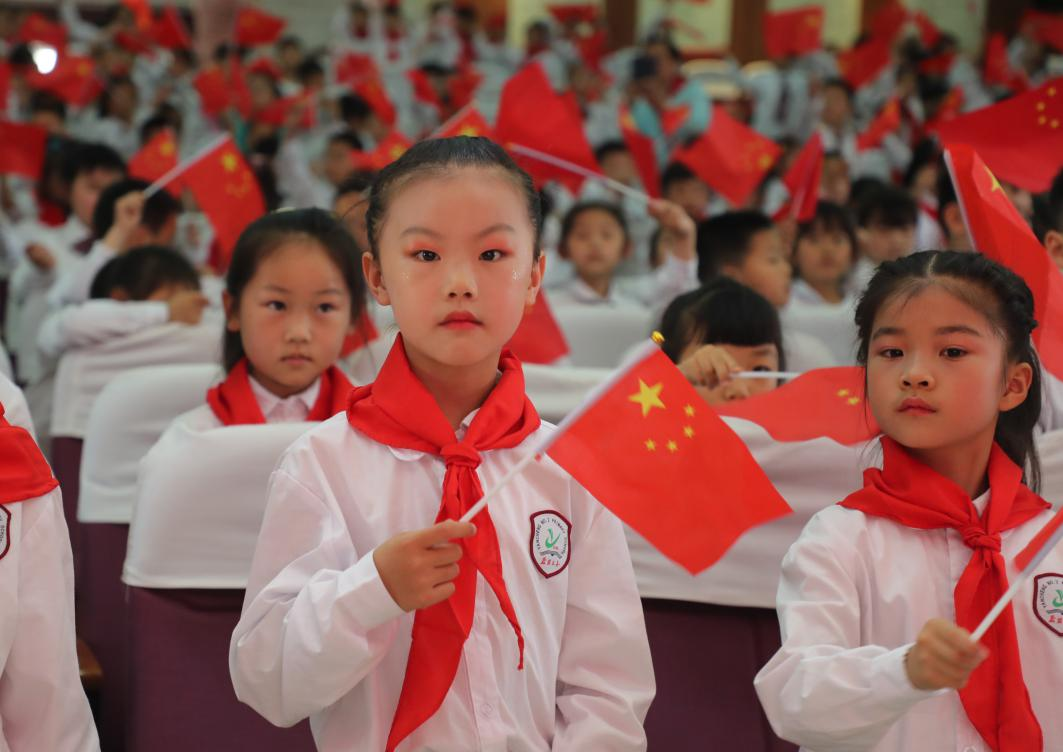 盐城市第二小学举行"红领巾心向党"2020级首批新队员入队仪式