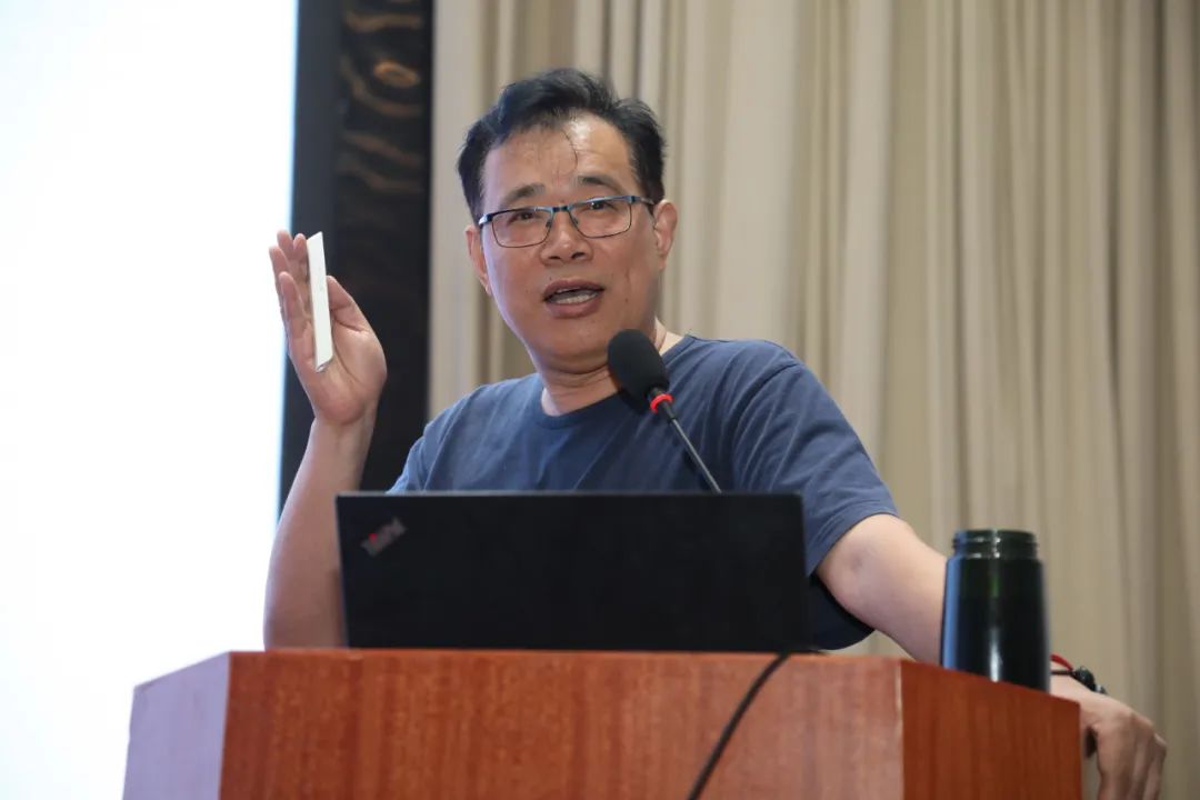 陈倩,镇江市夏春来名教师工作室的朱绪振,周晨梅,王欢,黄清清,陈红伟